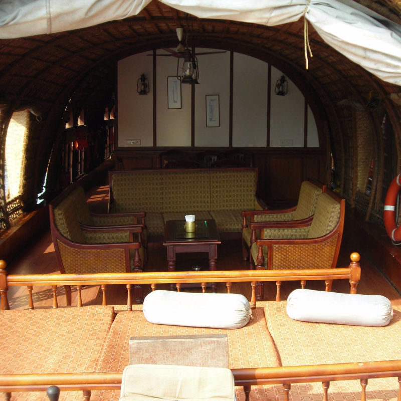 Private air-conditioned Houseboat